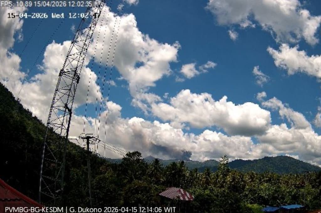 Gunung Dukono di Halmahera Utara Erupsi, Kolom Abu Capai 700 Meter Gunung Dukono di Halmahera Utara Erupsi, Kolom Abu Capai 700 Meter