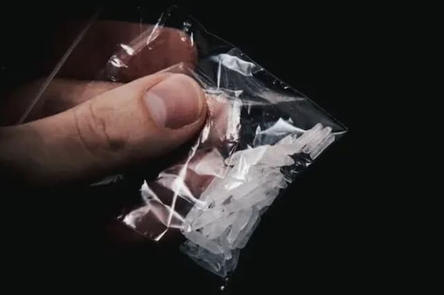 Polisi Gerebek Rumah Diduga Gudang Narkotika di Bogor, Sabu 1 Kg Lebih Diamankan Polisi Gerebek Rumah Diduga Gudang Narkotika di Bogor, Sabu 1 Kg Lebih Diamankan