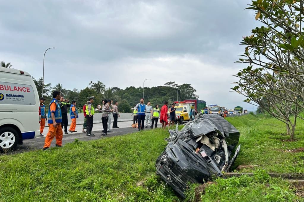 Kecelakaan Maut Minibus Hiace Tabrak Truk di Tol Semarang-Solo, 2 Orang Tewas Kecelakaan Maut Minibus Hiace Tabrak Truk di Tol Semarang-Solo, 2 Orang Tewas
