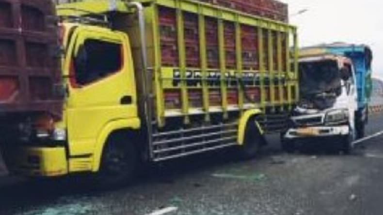 Sopir Kurang Konsentrasi, 3 Truk Kecelakaan Beruntun di Pemalang Sopir Kurang Konsentrasi, 3 Truk Kecelakaan Beruntun di Pemalang