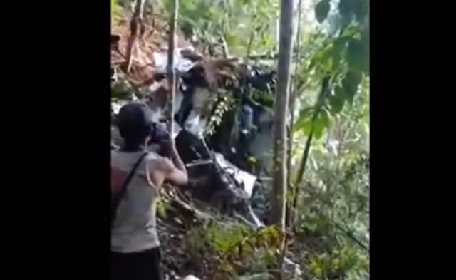 Helikopter Angkut 8 Orang Jatuh di Hutan Sekadau, Evakuasi Terkendala Medan dan Cuaca Helikopter Angkut 8 Orang Jatuh di Hutan Sekadau, Evakuasi Terkendala Medan dan Cuaca