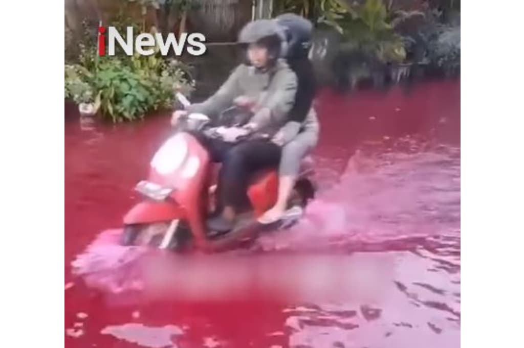 Solo Geger! Banjir Aneh Airnya Berwarna Merah, kok Bisa? Solo Geger! Banjir Aneh Airnya Berwarna Merah, kok Bisa?