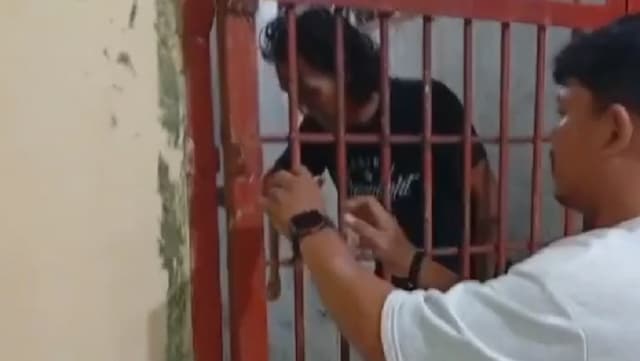 Jukir Pengeroyok Satpam Mal di Makassar Gunakan Senjata Tajam Ditangkap, 1 Diburu Jukir Pengeroyok Satpam Mal di Makassar Gunakan Senjata Tajam Ditangkap, 1 Diburu