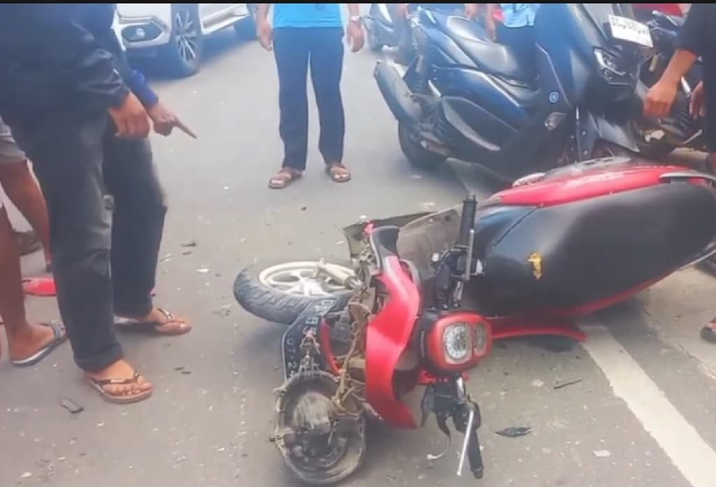 Kecelakaan Maut Motor Adu Banteng dengan Toyota Kijang di Mamuju, 1 Tewas Kecelakaan Maut Motor Adu Banteng dengan Toyota Kijang di Mamuju, 1 Tewas