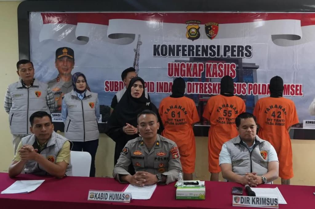 Polda Sumsel Bongkar Pabrik Miras Oplosan Skala Besar di Banyuasin, 4 Orang Ditangkap Polda Sumsel Bongkar Pabrik Miras Oplosan Skala Besar di Banyuasin, 4 Orang Ditangkap