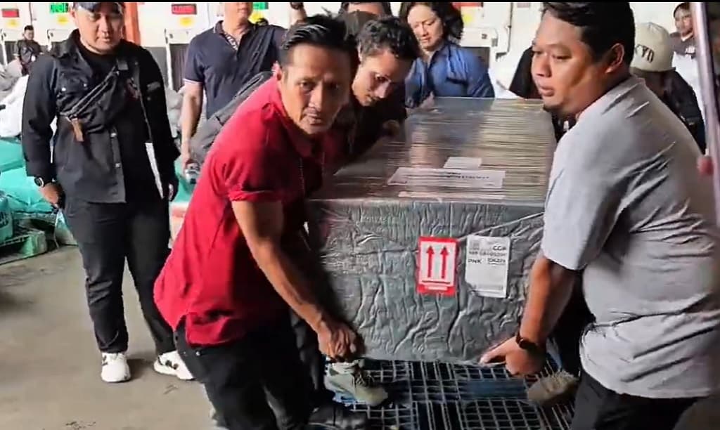 Jenazah Harun Teknisi Helikopter PK-CFX yang Jatuh di Sekadau Dibawa ke Cimahi Jenazah Harun Teknisi Helikopter PK-CFX yang Jatuh di Sekadau Dibawa ke Cimahi