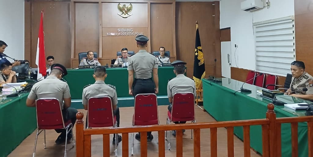 Tak Terima Dipecat, 3 Anggota Polda Kepri Penganiaya Bripda Natanael Ajukan Banding Tak Terima Dipecat, 3 Anggota Polda Kepri Penganiaya Bripda Natanael Ajukan Banding