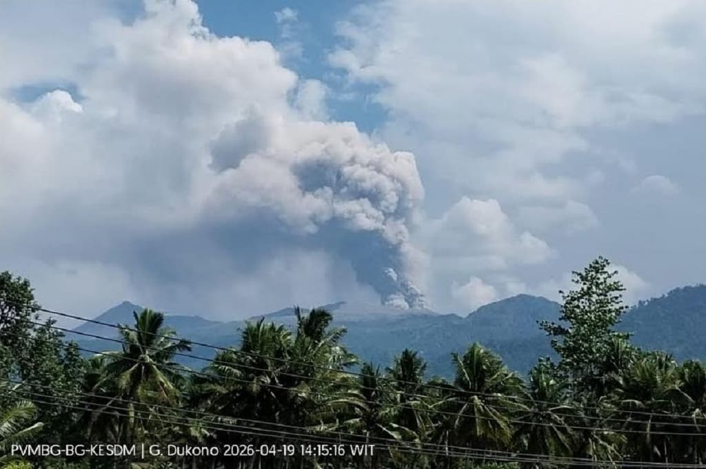 Gunung Dukono Meletus Hari Ini, Kolom Abu Capai 1 Km di Langit Halmahera Utara Gunung Dukono Meletus Hari Ini, Kolom Abu Capai 1 Km di Langit Halmahera Utara