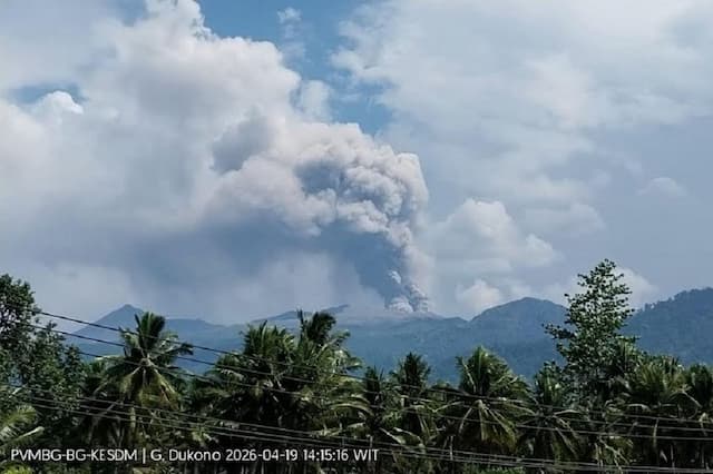 Gunung Dukono Meletus Hari Ini, Kolom Abu Capai 1 Km di Langit Halmahera Utara Gunung Dukono Meletus Hari Ini, Kolom Abu Capai 1 Km di Langit Halmahera Utara