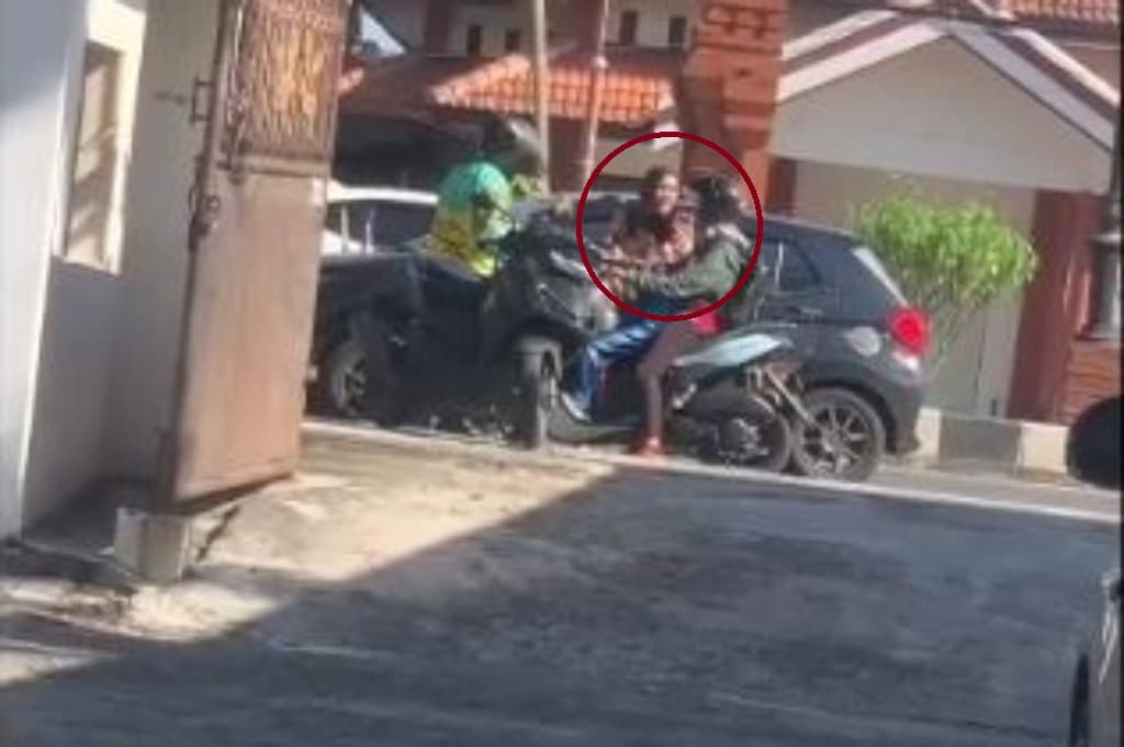 Viral Emak-Emak Pengemudi Mobil dan Pemotor Cekcok di Mojokerto, Berujung ke Ranah Hukum Viral Emak-Emak Pengemudi Mobil dan Pemotor Cekcok di Mojokerto, Berujung ke Ranah Hukum