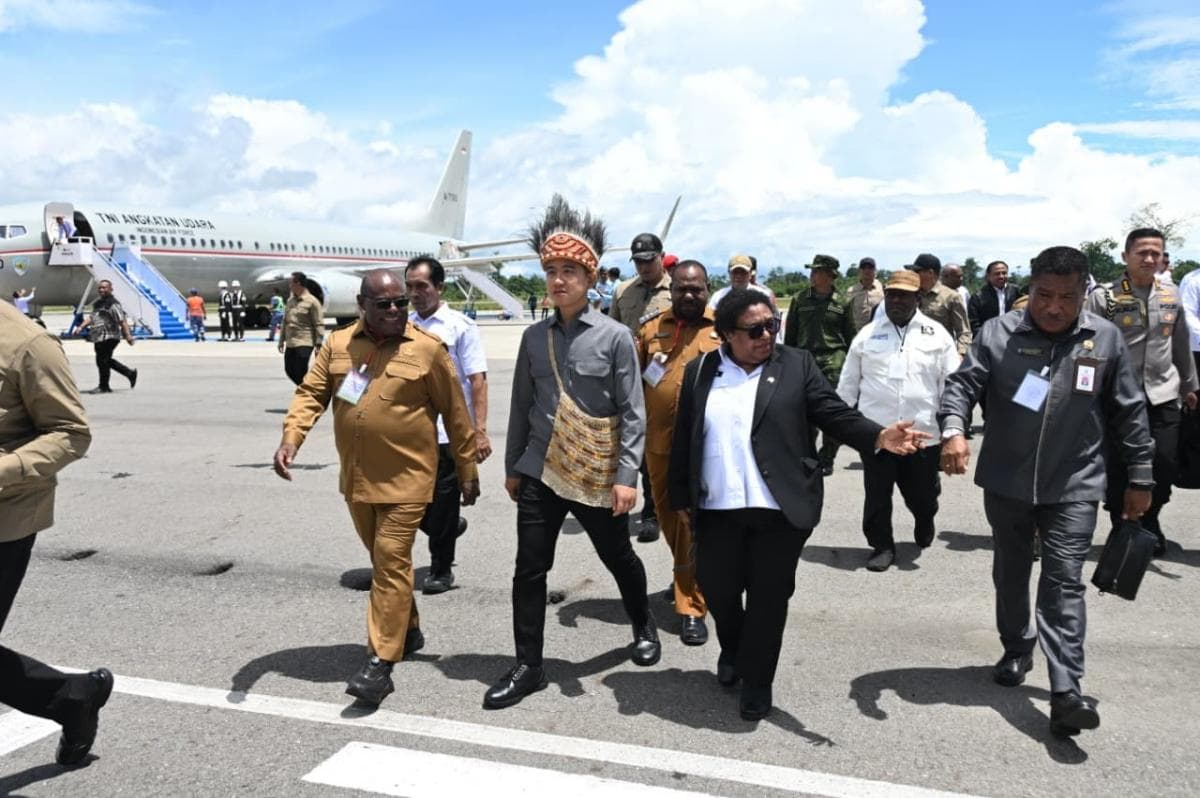 Wapres Gibran Tinjau Bandara Nabire, Dorong Akselerasi Konektivitas Udara di Papua Wapres Gibran Tinjau Bandara Nabire, Dorong Akselerasi Konektivitas Udara di Papua