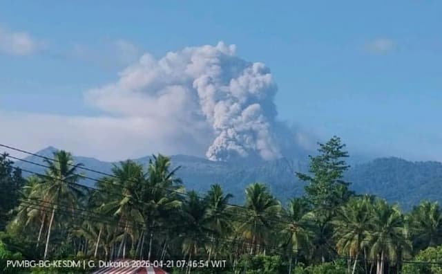Gunung Dukono Meletus Pagi Ini, Kolom Abu Capai 1.200 Meter di Langit Halmahera Gunung Dukono Meletus Pagi Ini, Kolom Abu Capai 1.200 Meter di Langit Halmahera