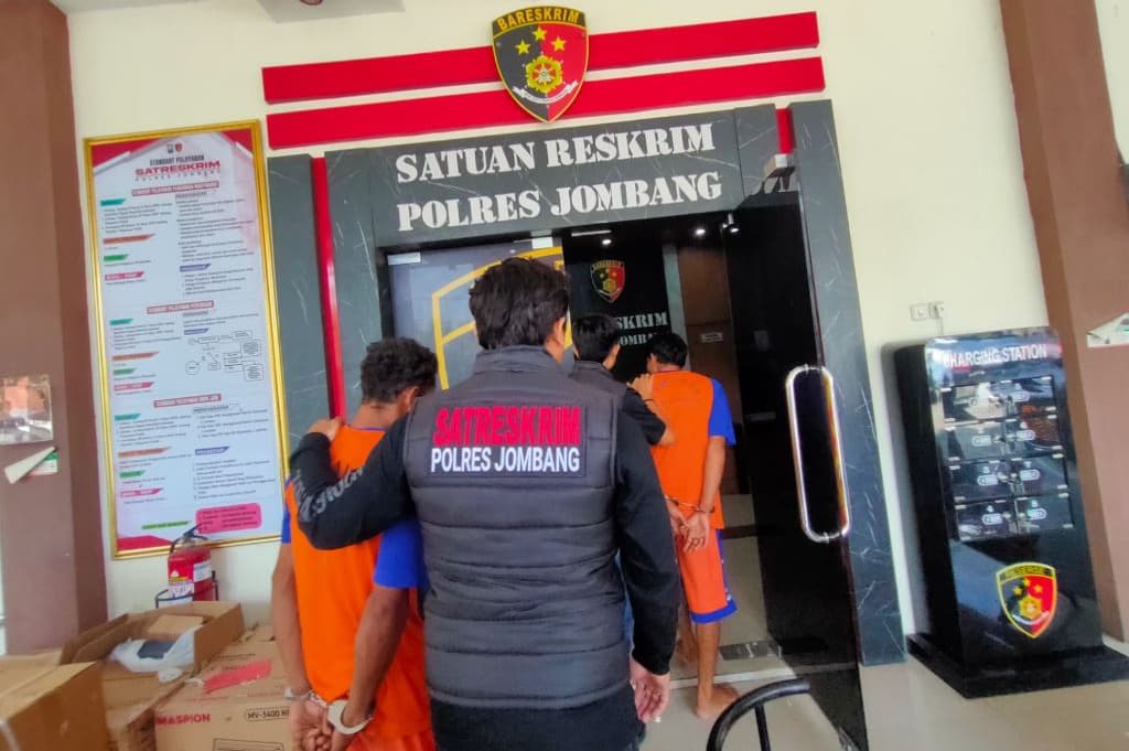 Mayat Pria Ditemukan di Sungai Jombang Diduga Korban Pembunuhan, 2 Pelaku Ditangkap Mayat Pria Ditemukan di Sungai Jombang Diduga Korban Pembunuhan, 2 Pelaku Ditangkap