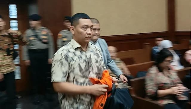 Bobby Sultan Kemnaker Akui Punya 3 NIK dalam Sidang Kasus Pemerasan K3 Bobby Sultan Kemnaker Akui Punya 3 NIK dalam Sidang Kasus Pemerasan K3