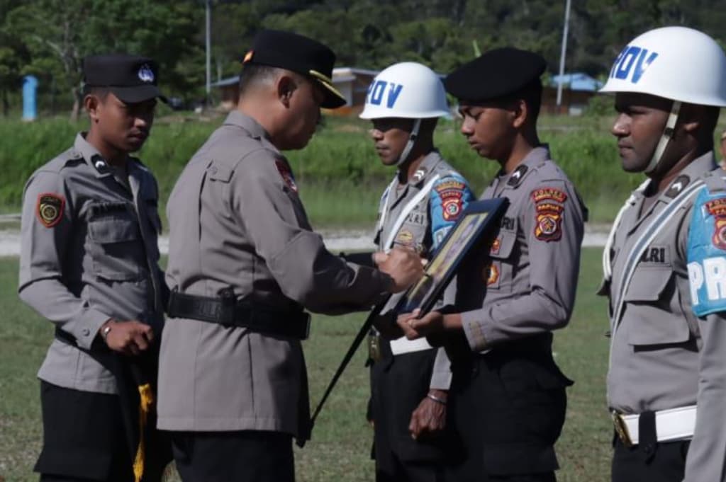 Tegas! Polres Mamberamo Tengah Pecat Briptu Edwin Tegas! Polres Mamberamo Tengah Pecat Briptu Edwin