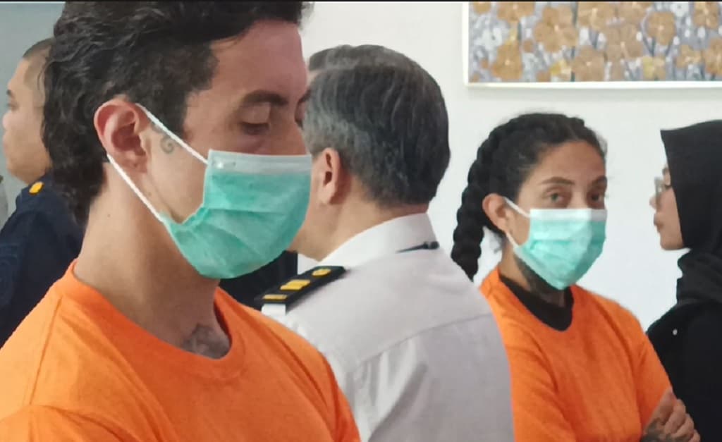 Kehabisan Bekal, Sejoli asal Kolombia Ditangkap saat Ngamen di Lampu Merah Bantul Kehabisan Bekal, Sejoli asal Kolombia Ditangkap saat Ngamen di Lampu Merah Bantul