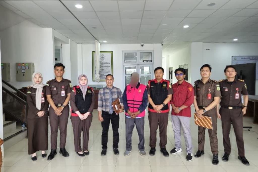 Kades di Pidie Jaya Dijebloskan ke Penjara, Tersangka Korupsi Dana Desa Rp450 Juta Kades di Pidie Jaya Dijebloskan ke Penjara, Tersangka Korupsi Dana Desa Rp450 Juta