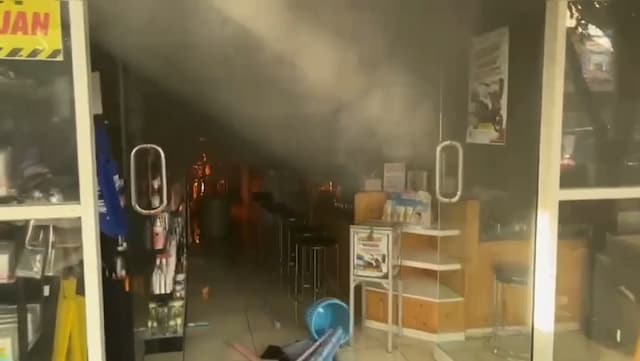 Kebakaran Toko Parfum di Tuban, Pembeli Terluka Kebakaran Toko Parfum di Tuban, Pembeli Terluka