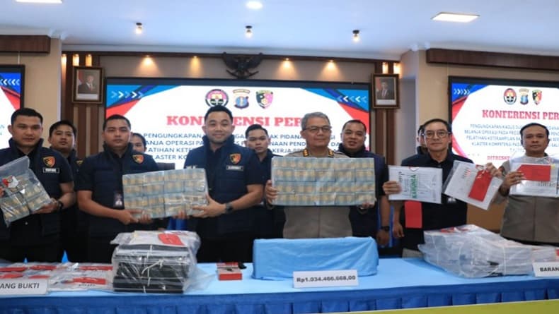 Babak Baru Kasus Korupsi BLKI Balikpapan, 2 Tersangka Ditahan Rp1,03 Miliar Disita Babak Baru Kasus Korupsi BLKI Balikpapan, 2 Tersangka Ditahan Rp1,03 Miliar Disita