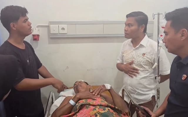 Duel Lawan Pencuri, Penjaga Kantor Desa di Siak Luka Parah Dibacok Duel Lawan Pencuri, Penjaga Kantor Desa di Siak Luka Parah Dibacok