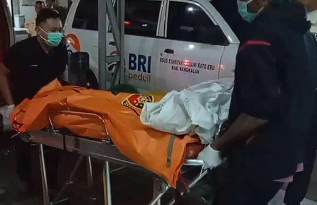 Kronologi Ibu Muda Tewas Dibacok Anak Tiri di Bangkalan, Dipicu Sakit Hati Selingkuh Kronologi Ibu Muda Tewas Dibacok Anak Tiri di Bangkalan, Dipicu Sakit Hati Selingkuh