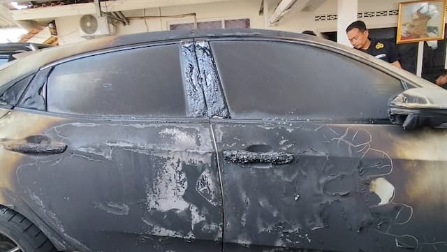 Mobil Kades Purwasaba Hoho Alkaf Dibakar OTK, Polisi Selidiki Pelaku dan Motifnya Mobil Kades Purwasaba Hoho Alkaf Dibakar OTK, Polisi Selidiki Pelaku dan Motifnya