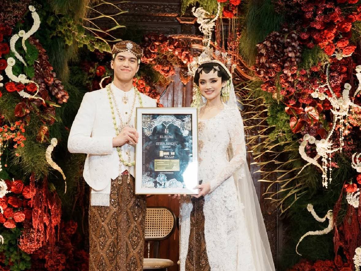 Maskawin El Rumi untuk Syifa Hadju 2.026 Pound Sterling dan Logam Mulia Maskawin El Rumi untuk Syifa Hadju 2.026 Pound Sterling dan Logam Mulia