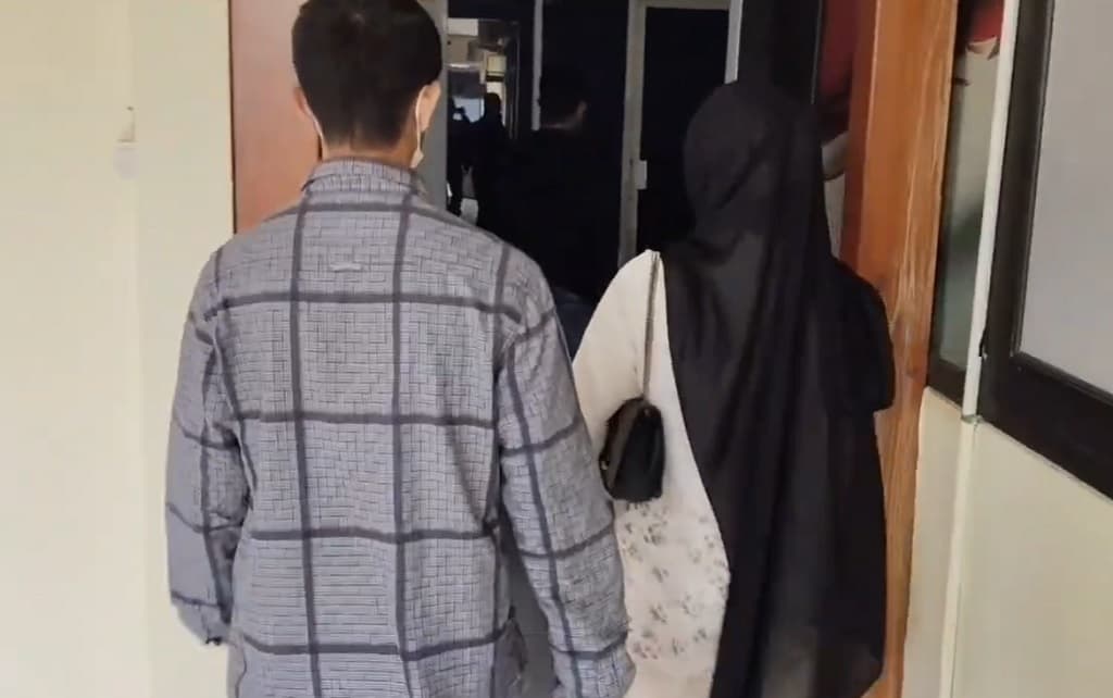 Viral Video Mesum Sejoli di Batang, Polisi Sita HP hingga Pakaian Viral Video Mesum Sejoli di Batang, Polisi Sita HP hingga Pakaian