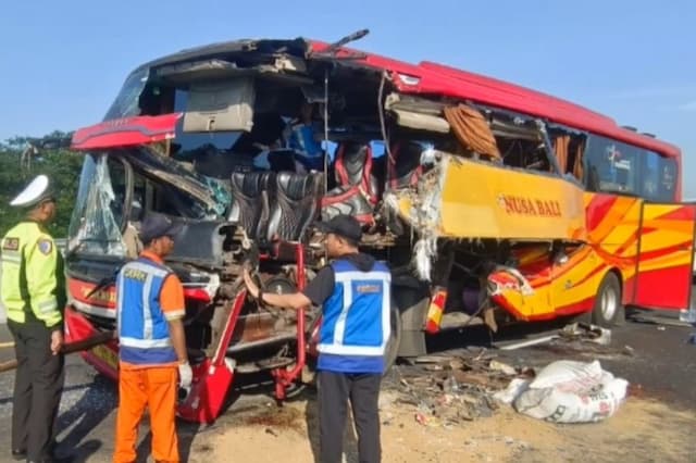 Kecelakaan Bus Tabrak Truk di Tol Gempol-Pasuruan, Belasan Penumpang Terluka Kecelakaan Bus Tabrak Truk di Tol Gempol-Pasuruan, Belasan Penumpang Terluka