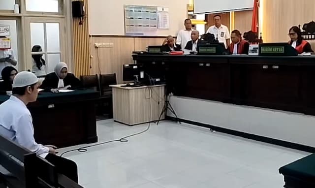 Alasan Hakim Vonis Seumur Hidup Alvi Maulana Pemutilasi Pacar jadi 500 Potongan Alasan Hakim Vonis Seumur Hidup Alvi Maulana Pemutilasi Pacar jadi 500 Potongan