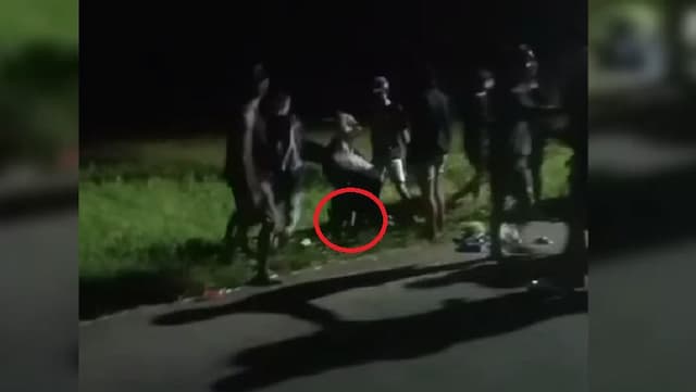 Viral! Pemuda di Tuban Dikeroyok 7 Orang, 4 Pelaku Ditangkap 3 Diburu Viral! Pemuda di Tuban Dikeroyok 7 Orang, 4 Pelaku Ditangkap 3 Diburu