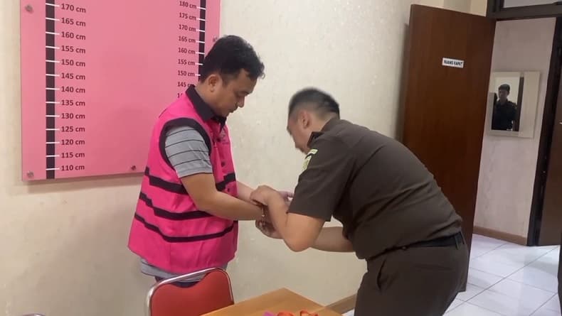 Pegawai Bank di Surabaya Ditahan terkait Dugaan Korupsi Rp2,9 Miliar Pegawai Bank di Surabaya Ditahan terkait Dugaan Korupsi Rp2,9 Miliar