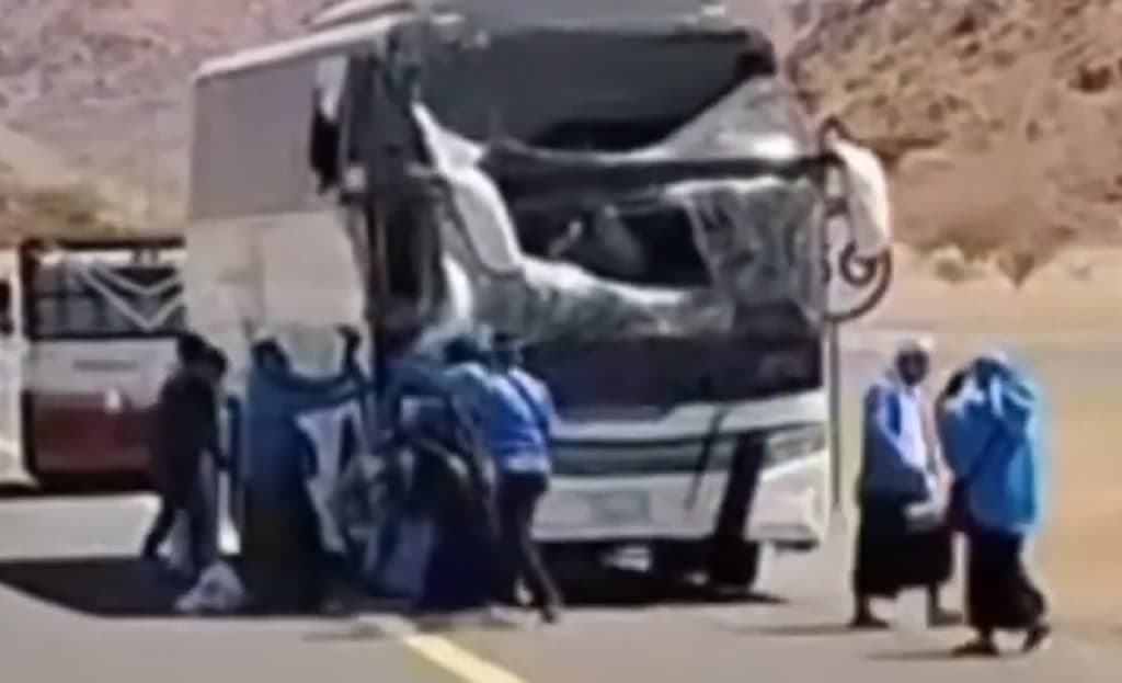 Bus Jemaah Calon Haji asal Probolinggo Kecelakaan di Madinah, Begini Kondisinya Bus Jemaah Calon Haji asal Probolinggo Kecelakaan di Madinah, Begini Kondisinya