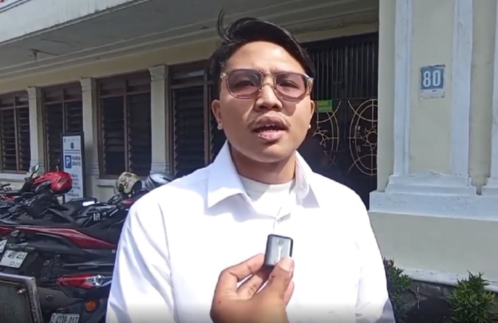 Terbukti Hina Suku Sunda, Youtuber Resbob Divonis 2,5 Tahun Penjara! Terbukti Hina Suku Sunda, Youtuber Resbob Divonis 2,5 Tahun Penjara!