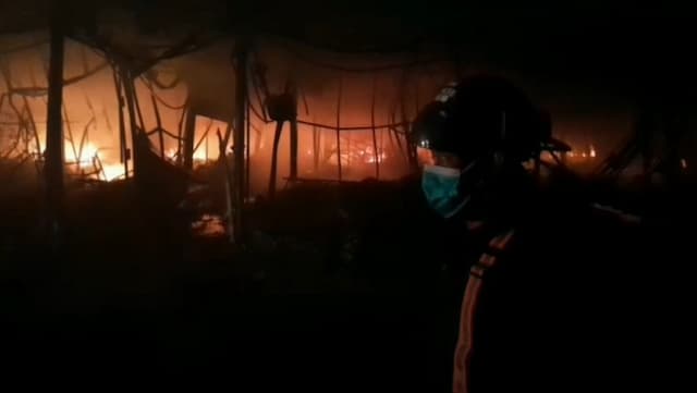 Kebakaran Hebat Pasar Kanjengan Semarang, Lebih dari 200 Kios Ludes Dilalap Api Kebakaran Hebat Pasar Kanjengan Semarang, Lebih dari 200 Kios Ludes Dilalap Api