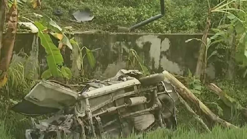 Avanza Bawa Pengantar Jemaah Haji di Grobogan Ditabrak Kereta, 4 Orang Tewas Avanza Bawa Pengantar Jemaah Haji di Grobogan Ditabrak Kereta, 4 Orang Tewas