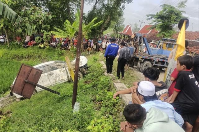 Cerita Pilu Keluarga Korban Kecelakaan Maut Avanza Tertabrak KA di Grobogan Cerita Pilu Keluarga Korban Kecelakaan Maut Avanza Tertabrak KA di Grobogan