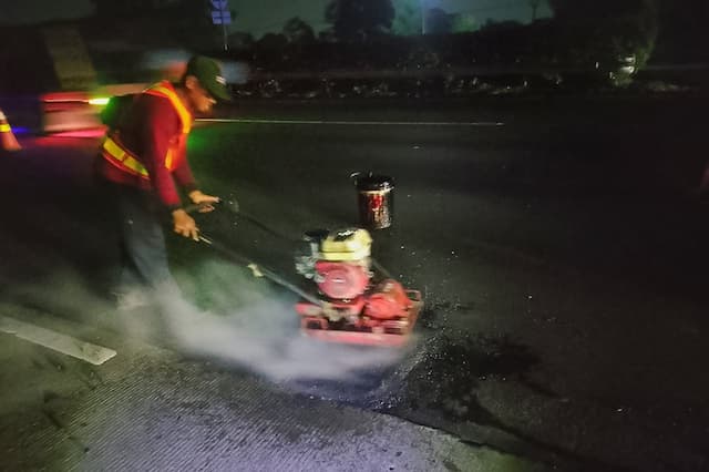 Pengguna Tol Jagorawi Keluhkan Ban Rusak gegara Lindas Lubang, Jasa Marga Buka Suara Pengguna Tol Jagorawi Keluhkan Ban Rusak gegara Lindas Lubang, Jasa Marga Buka Suara