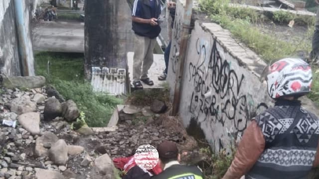 Kronologi 5 Gadis Tertabrak Kereta Api saat Selfie di Rel Sakalibel Brebes, 1 Tewas Kronologi 5 Gadis Tertabrak Kereta Api saat Selfie di Rel Sakalibel Brebes, 1 Tewas