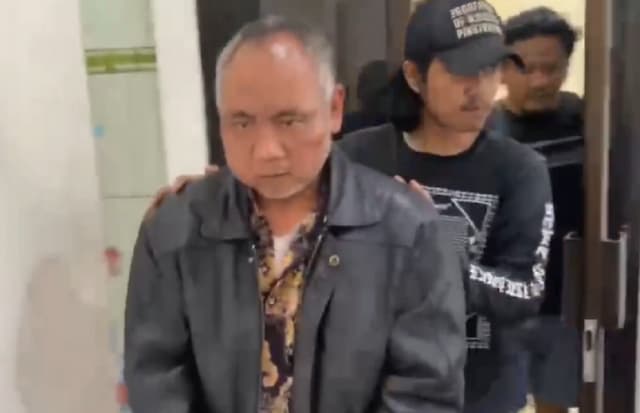Ayah Korban Oknum Kiai Cabul di Pati Diintimidasi Ormas, Dipaksa Cabut Laporan Ayah Korban Oknum Kiai Cabul di Pati Diintimidasi Ormas, Dipaksa Cabut Laporan