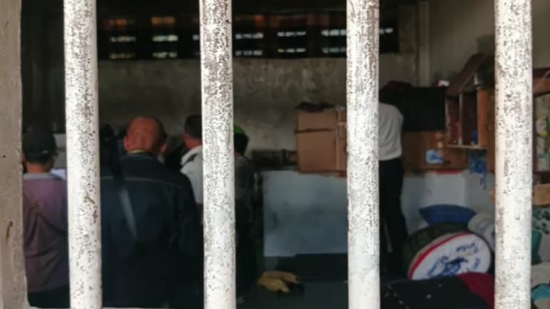 Selundupkan HP ke Tahanan, 2 Petugas Lapas Purwokerto Dipindahkan ke Nusakambangan Selundupkan HP ke Tahanan, 2 Petugas Lapas Purwokerto Dipindahkan ke Nusakambangan