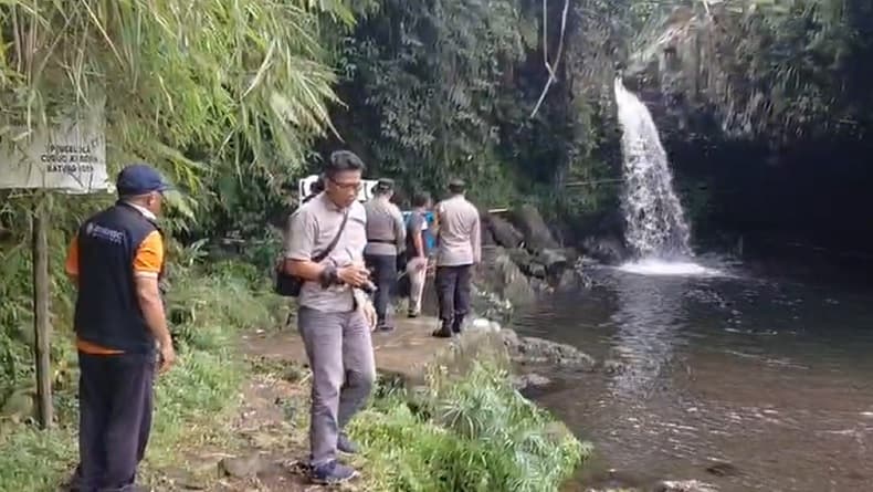 Outing Class Berujung Tragis, Santriwati Berprestasi Tewas Tenggelam di Curug Banyumas Outing Class Berujung Tragis, Santriwati Berprestasi Tewas Tenggelam di Curug Banyumas