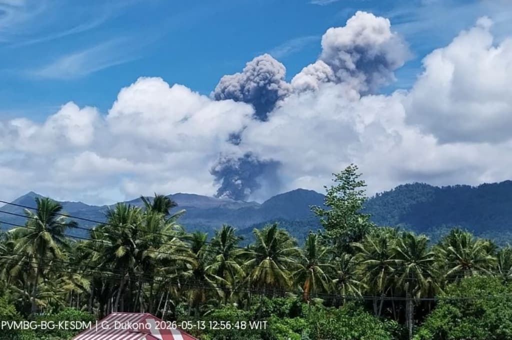 Gunung Dukono Meletus Siang Ini, Kolom Abu Capai 1.500 Meter Gunung Dukono Meletus Siang Ini, Kolom Abu Capai 1.500 Meter