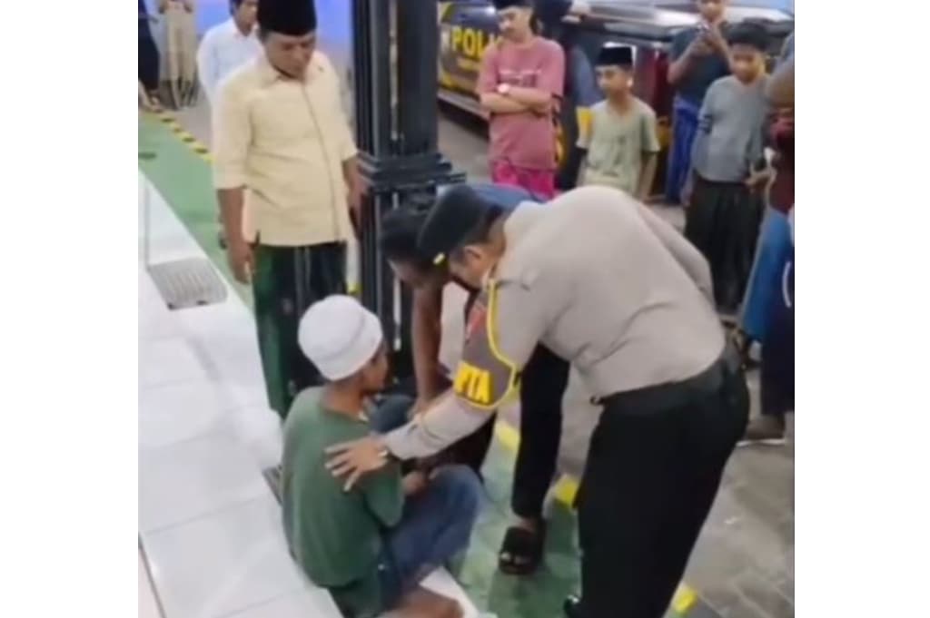 Tepergok Congkel Kotak Amal Masjid, Pria Ini Mendadak Hilang Ingatan Bikin Warga Iba Tepergok Congkel Kotak Amal Masjid, Pria Ini Mendadak Hilang Ingatan Bikin Warga Iba