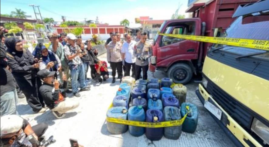6 Orang di Balikpapan Ditangkap Terkait Penyelewengan BBM Subsidi, Modus Modifikasi Kendaraan 6 Orang di Balikpapan Ditangkap Terkait Penyelewengan BBM Subsidi, Modus Modifikasi Kendaraan