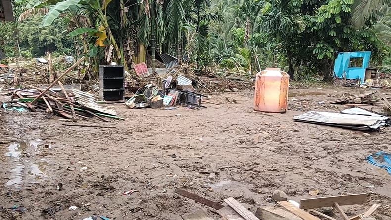 Banjir dan Longsor Terjang Tanah Datar, Rumah hingga Jembatan Hanyut Banjir dan Longsor Terjang Tanah Datar, Rumah hingga Jembatan Hanyut