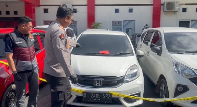 Polisi Tangkap 5 Debt Collector usai Gelapkan 247 Mobil Tarikan di Pangkalpinang Polisi Tangkap 5 Debt Collector usai Gelapkan 247 Mobil Tarikan di Pangkalpinang