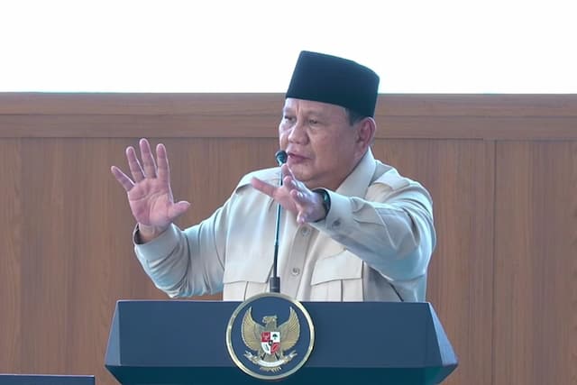 Kelakar Prabowo Minta Pindad Desain Mobil Khusus Presiden agar Mudah Salami Warga Kelakar Prabowo Minta Pindad Desain Mobil Khusus Presiden agar Mudah Salami Warga