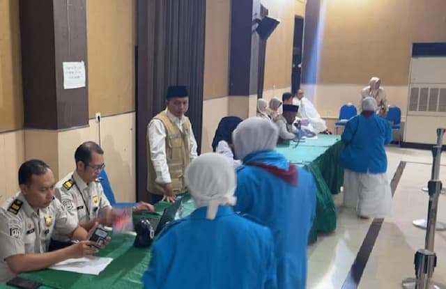 18 Calon Haji Ilegal Gagal Berangkat ke Tanah Suci, Sudah Bayar hingga Rp290 Juta 18 Calon Haji Ilegal Gagal Berangkat ke Tanah Suci, Sudah Bayar hingga Rp290 Juta