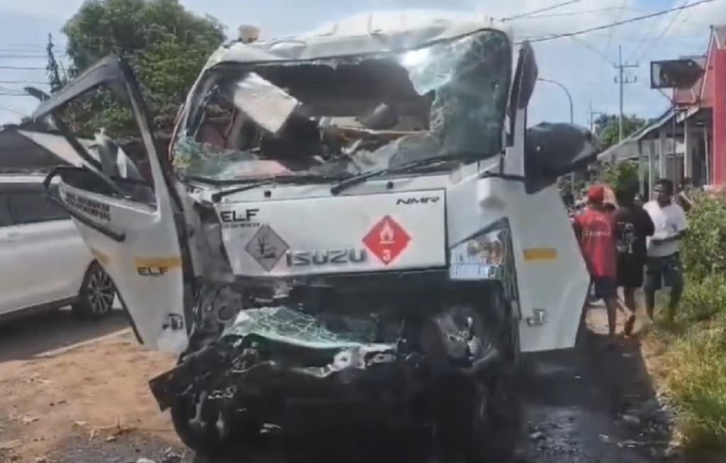 Kecelakaan Beruntun 4 Kendaraan di Pantura Situbondo, Pemotor Tewas Kecelakaan Beruntun 4 Kendaraan di Pantura Situbondo, Pemotor Tewas